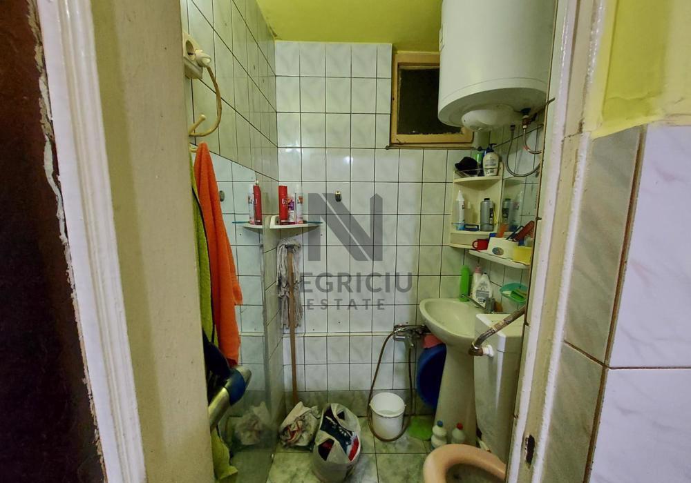 Garsoniera, etaj intermediar, Calea buziasului