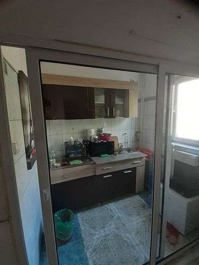 Garsoniera Vanzare, Democrației