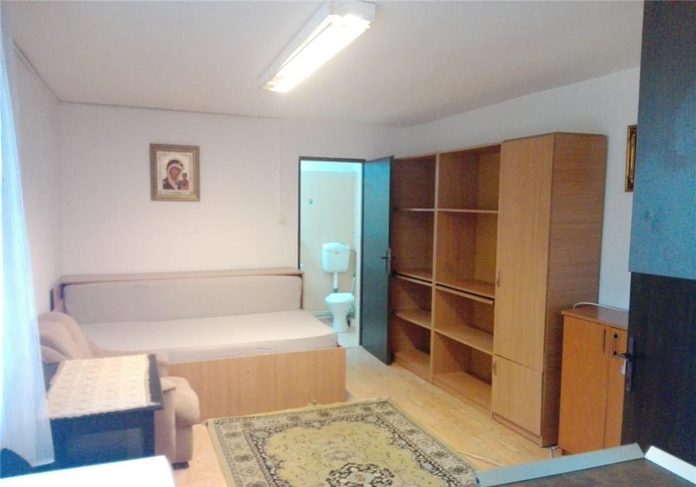 Garsoniera,35 mp,parter casa,zona Flora Tatarasi