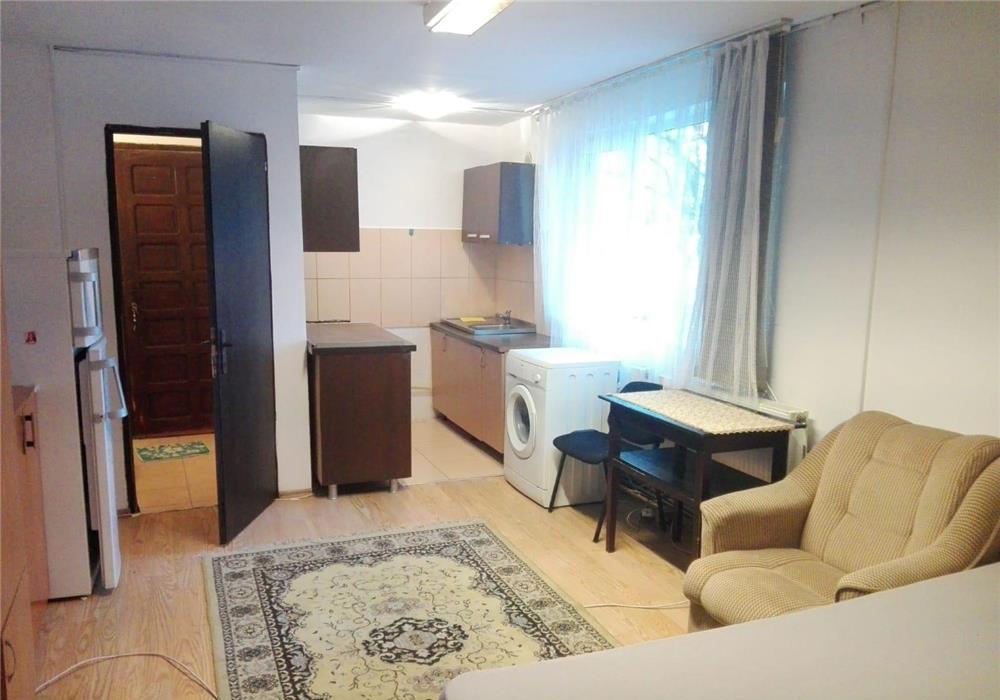 Garsoniera,35 mp,parter casa,zona Flora Tatarasi