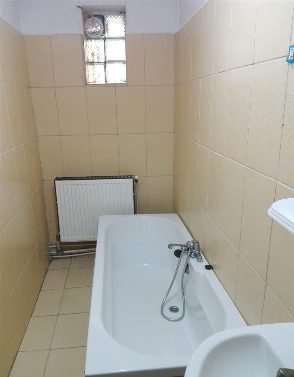 Garsoniera,35 mp,parter casa,zona Flora Tatarasi