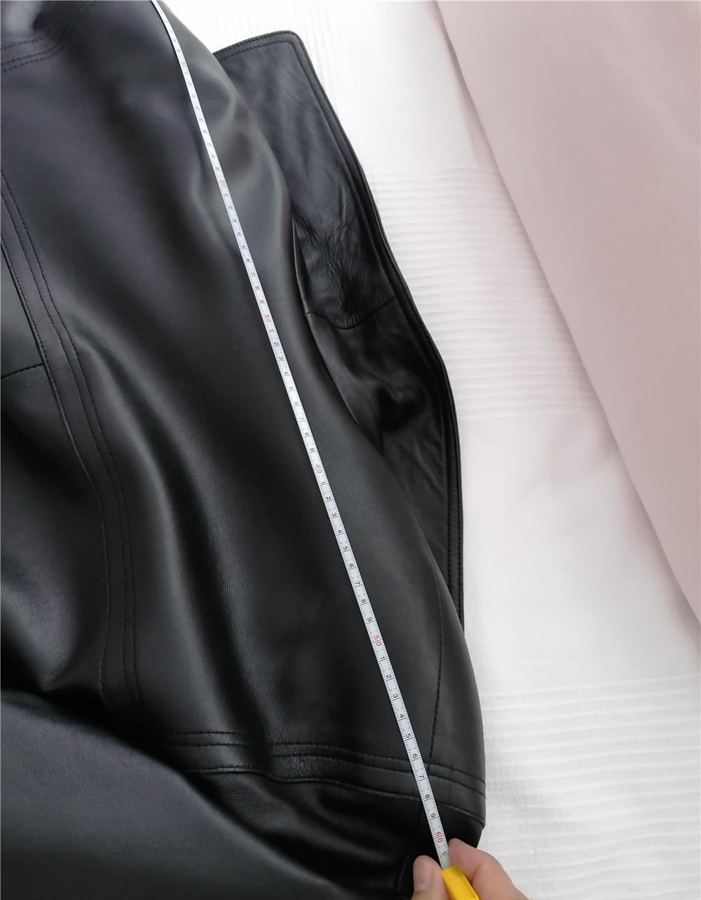 Geaca neagra de piele