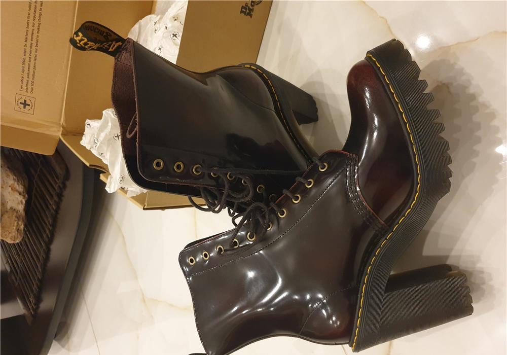 Ghete bocanci damă Dr. Martens Arcadia Cherry Red, noi, originali
