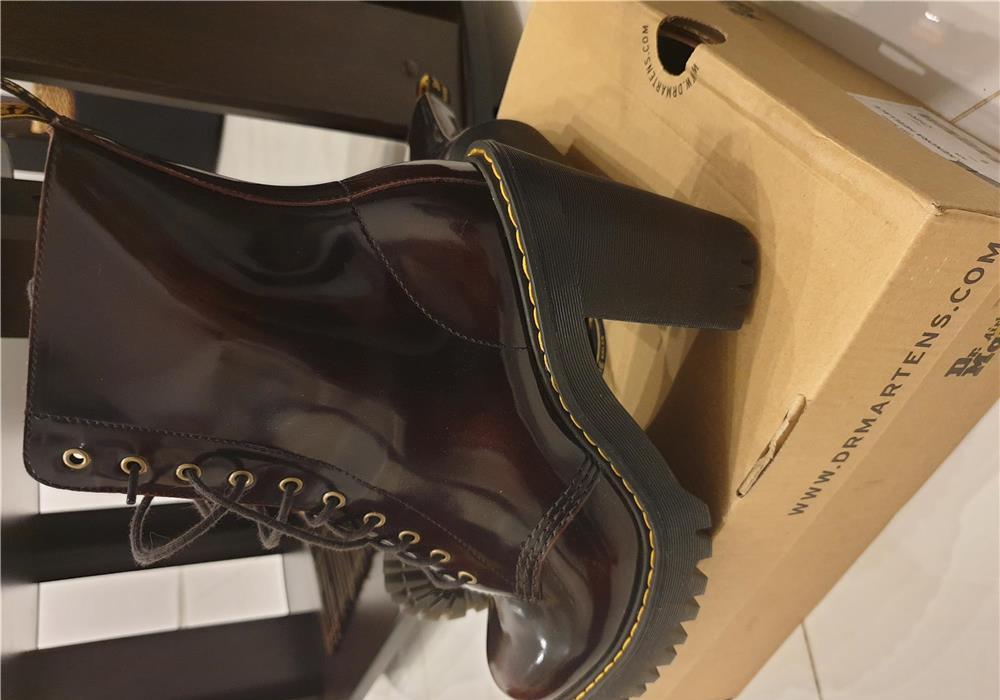 Ghete bocanci damă Dr. Martens Arcadia Cherry Red, noi, originali