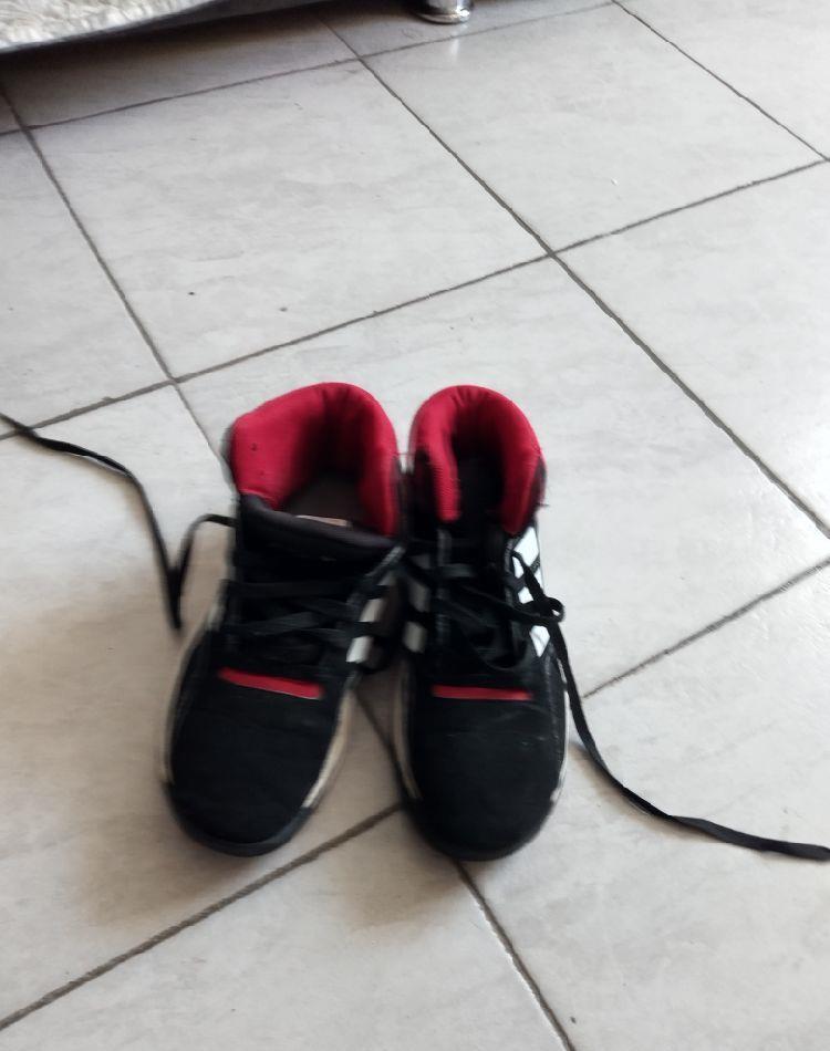 Ghete damă adidas marime 38-pret 100 ron