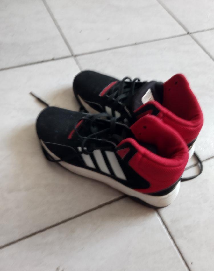 Ghete damă adidas marime 38-pret 100 ron