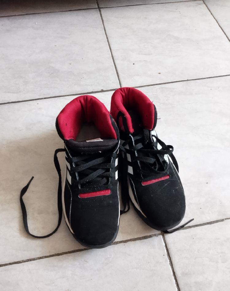 Ghete damă adidas marime 38-pret 100 ron