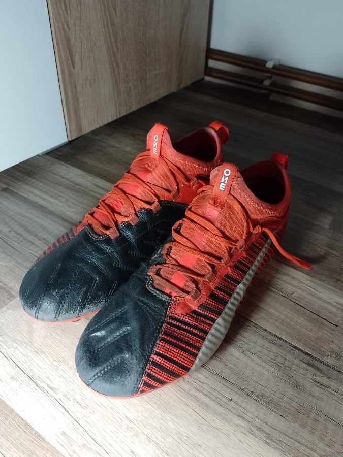 Ghete de Fotbal Puma One 5.4