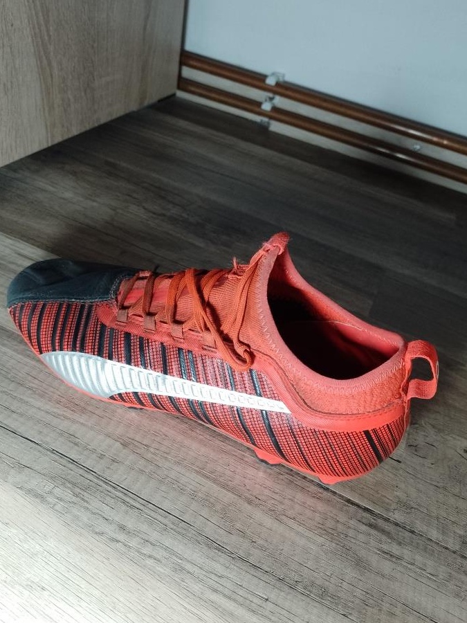 Ghete de Fotbal Puma One 5.4
