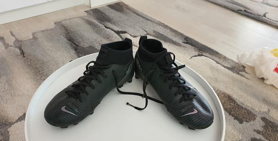 GHETE FOTBAL CU CRAMPOANE
