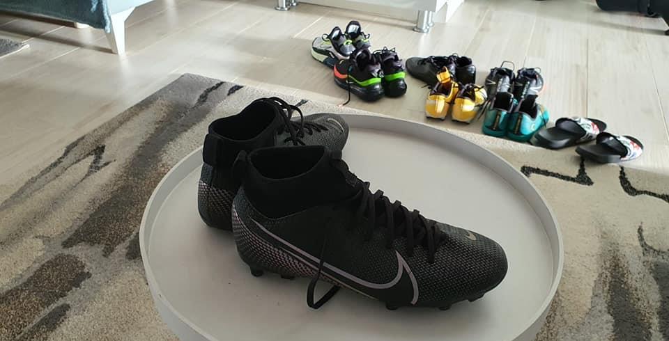 GHETE FOTBAL CU CRAMPOANE