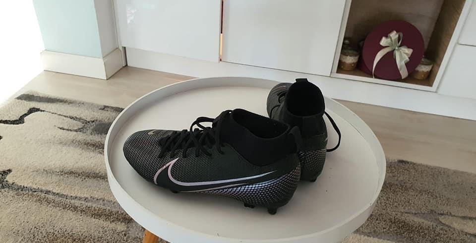 GHETE FOTBAL CU CRAMPOANE