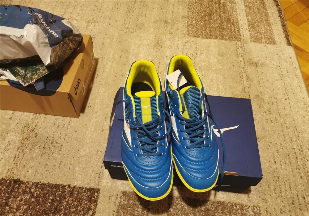 Ghete fotbal Mizuno MRL Sala Club TF