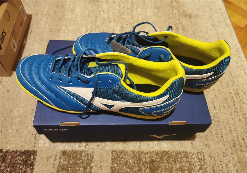 Ghete fotbal Mizuno MRL Sala Club TF