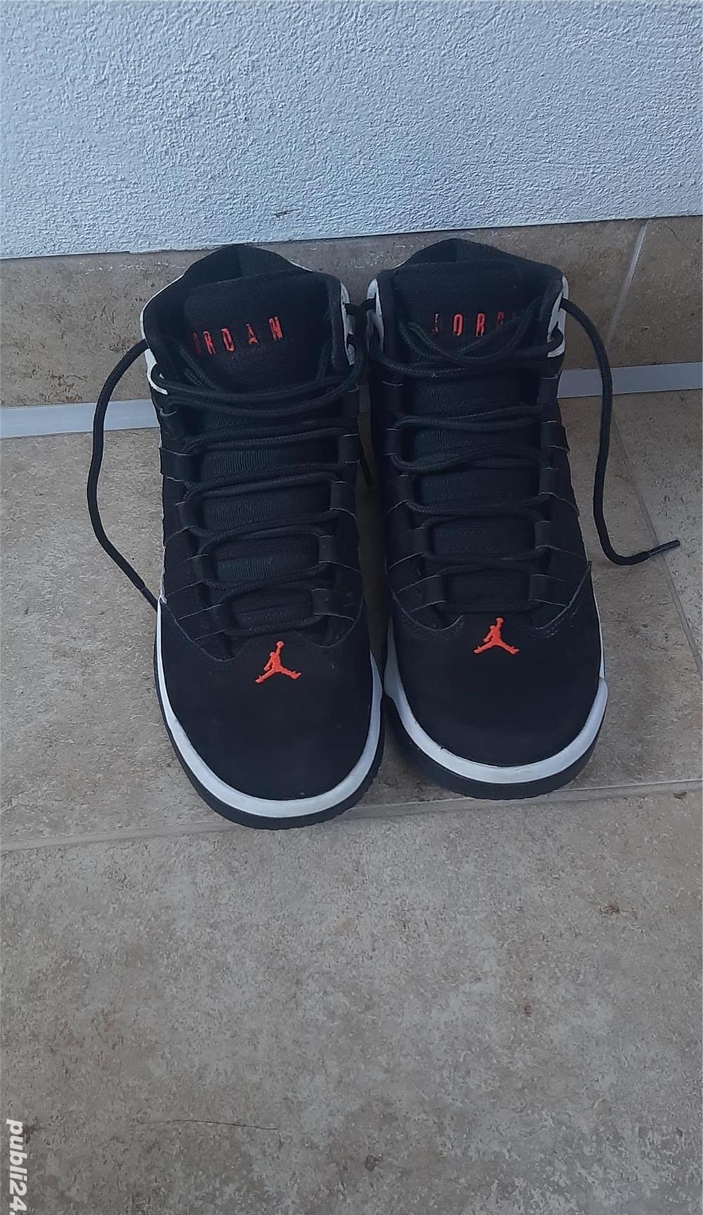 Ghete Nike Jordan Max, marime 35.5