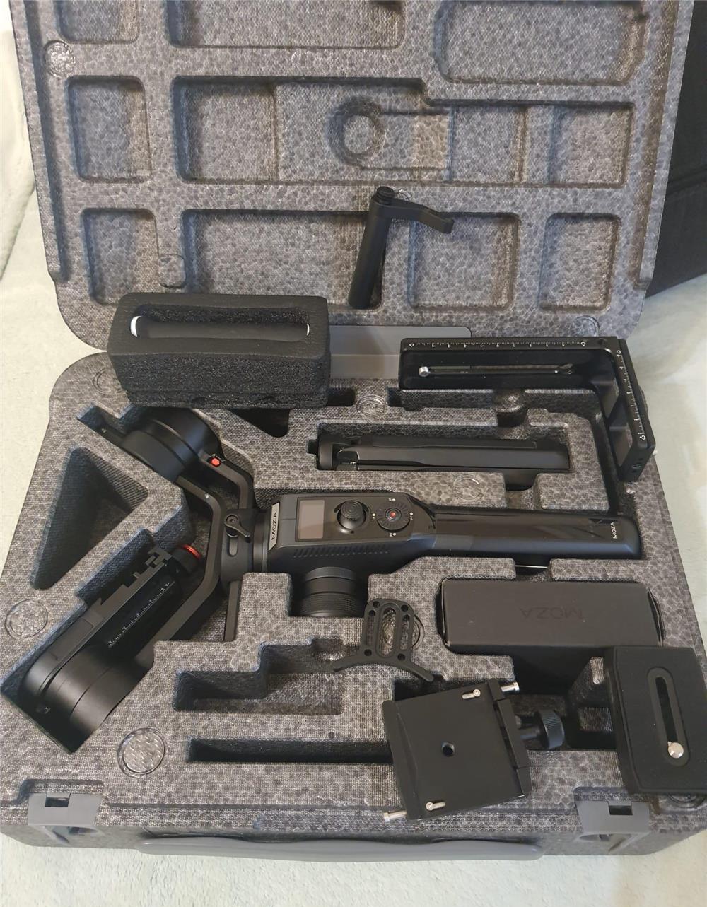 Gimbal Moza Air Cross II Stabilizator Gimbal pe 3 axe (950 gr cu incarcare max 3.2kg)