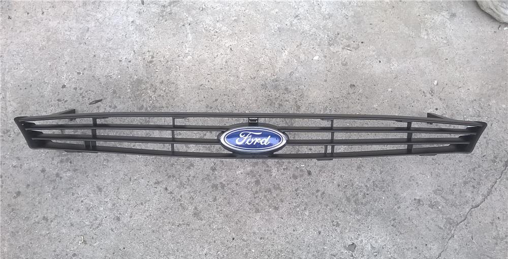 GRILA FATA RADIATOR FORD FOCUScu sigla ford