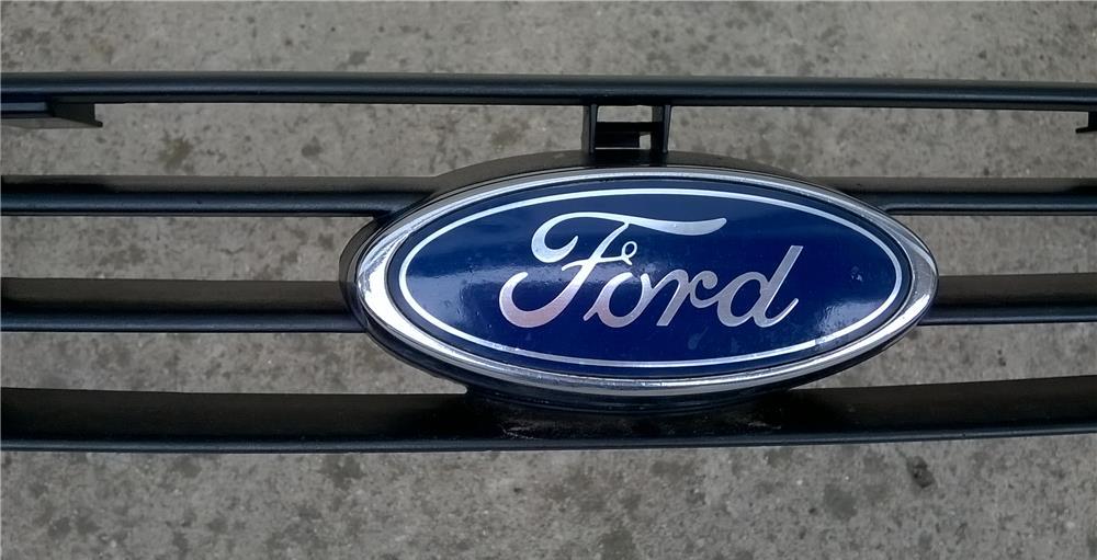 GRILA FATA RADIATOR FORD FOCUScu sigla ford