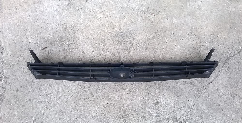 GRILA FATA RADIATOR FORD FOCUScu sigla ford