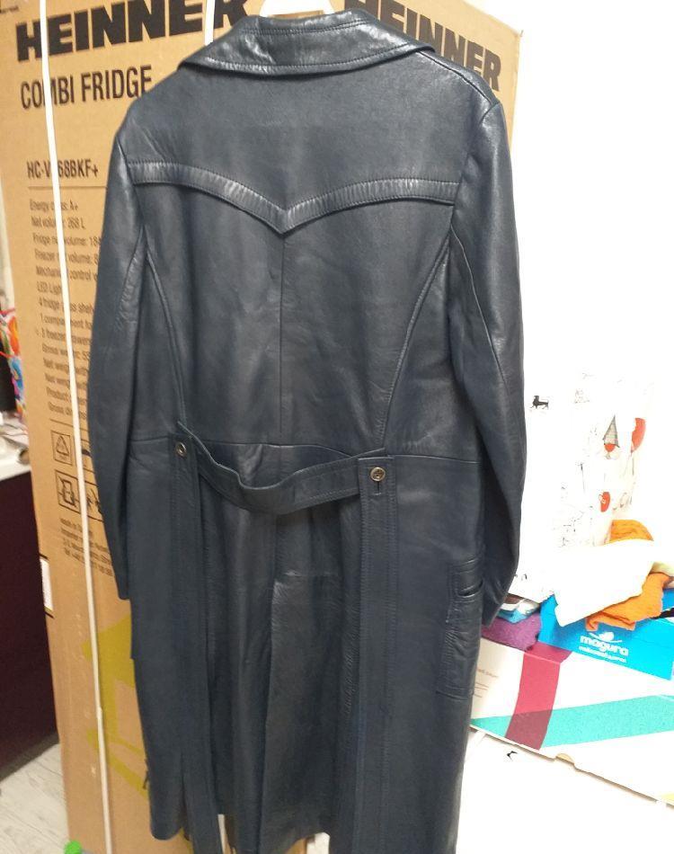 Haină damă din piele naturală,bleumarin mărimea 42/44,preț-400ron