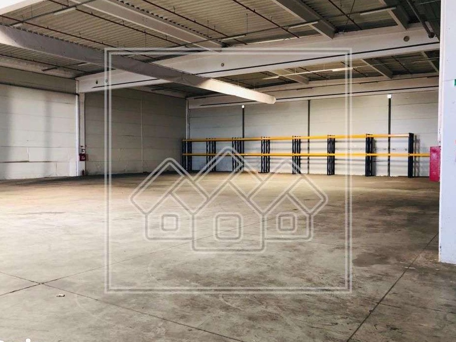 Hala - 1215 mp, din care 76 mp birouri - Zona Industriala Vest