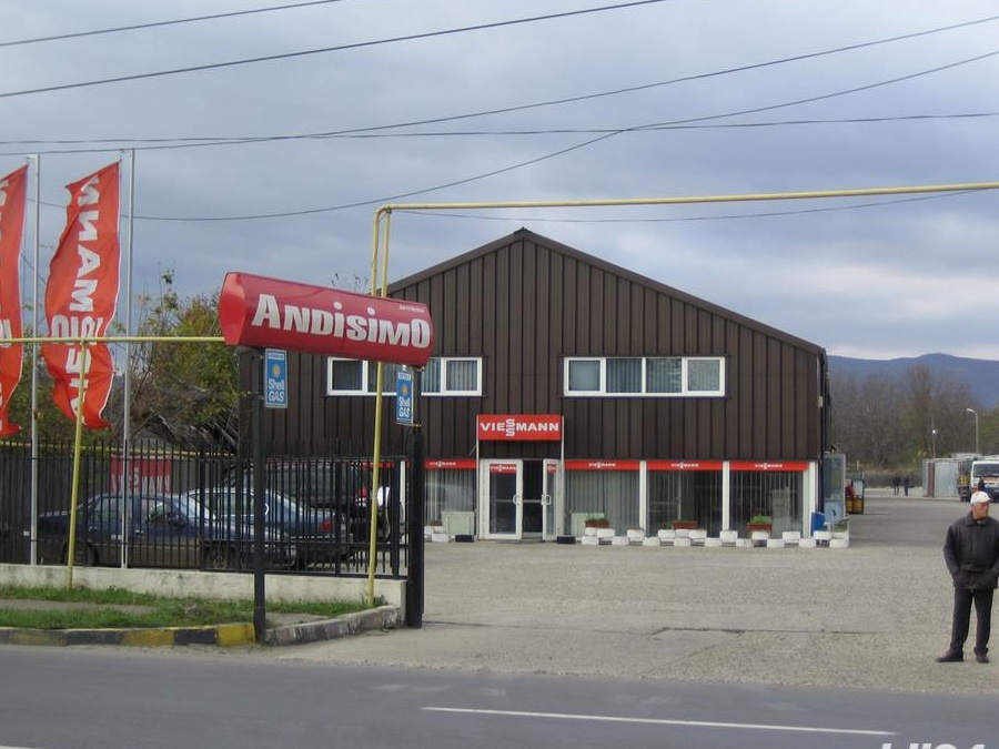 Hala 342 mp,  acces TIR, str. Republicii nr.188 , Bacau