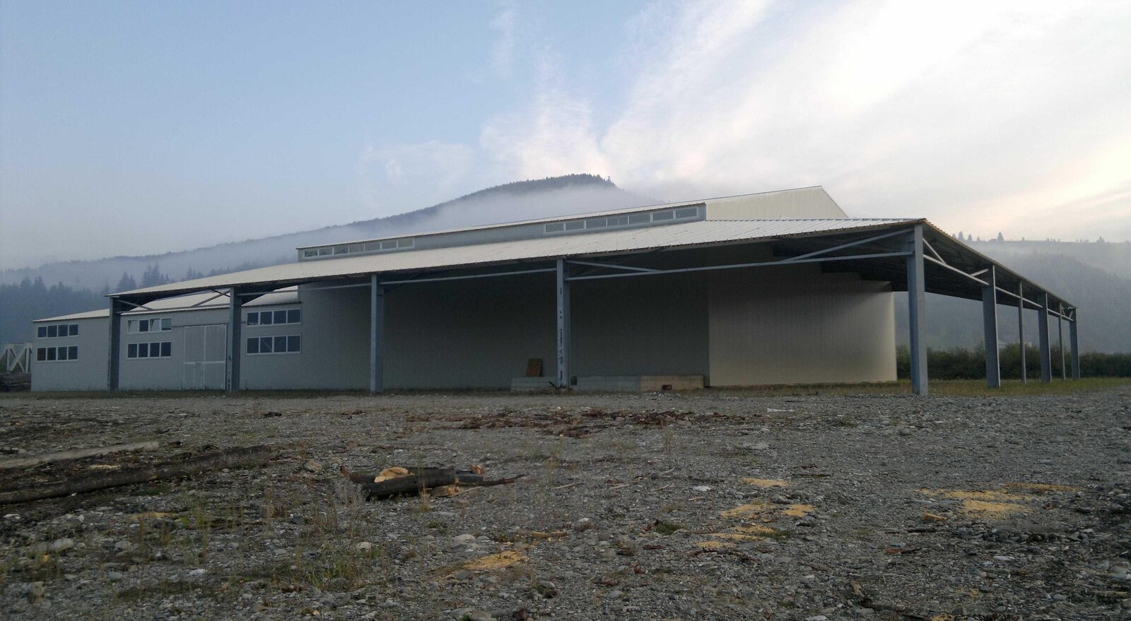 Hala metalica industriala la cheie, NOUA - 4084 mp . Comuna VAMA , SV