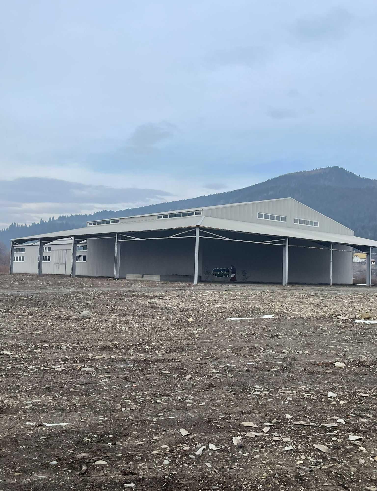 Hala metalica industriala la cheie, NOUA - 4084 mp . Comuna VAMA , SV