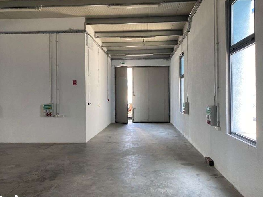 Hala si spatiu de birouri de inchiriat in Selimbar