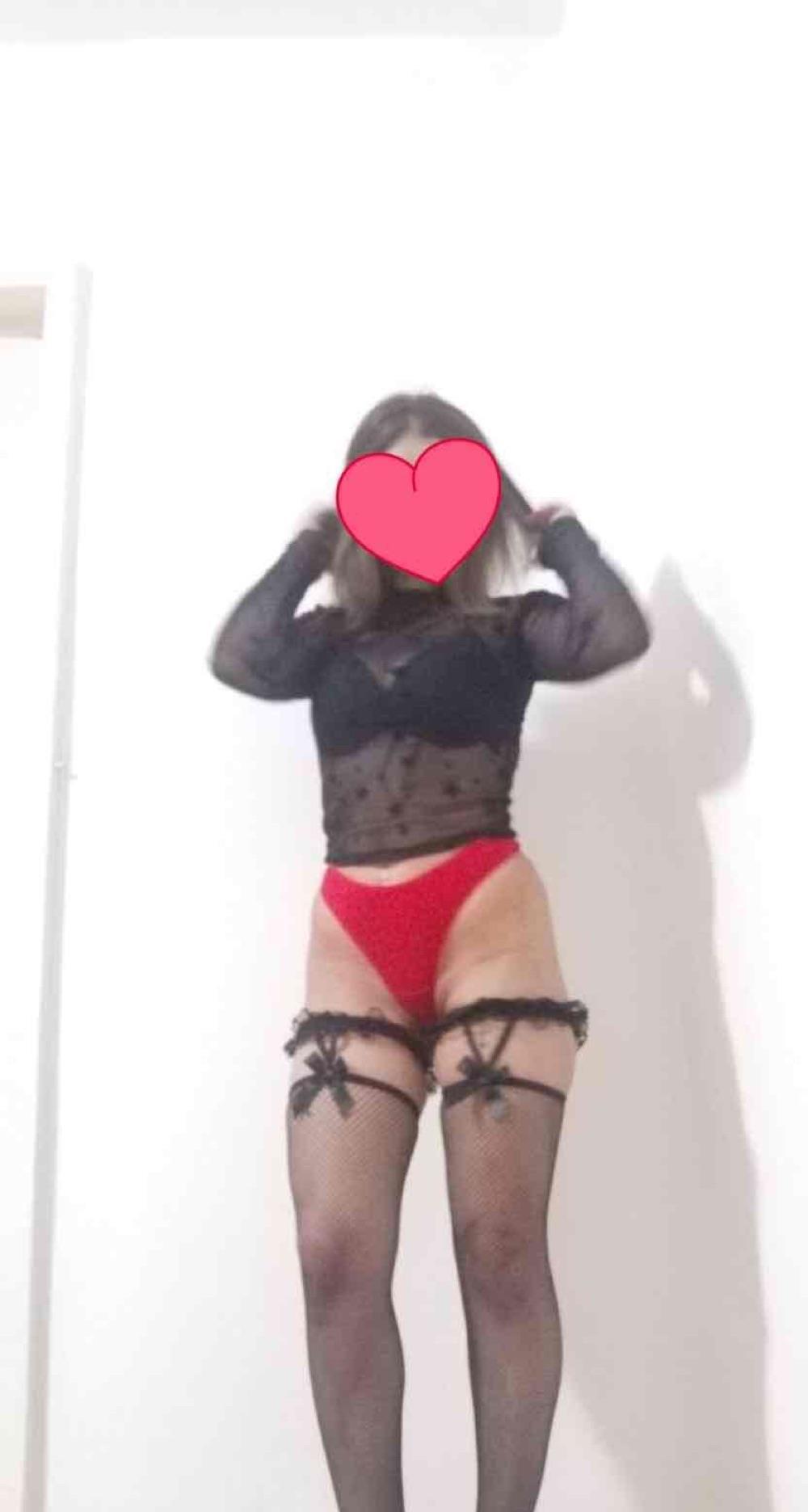 hey poze reale.!  fac si deplasari doar la hotel.