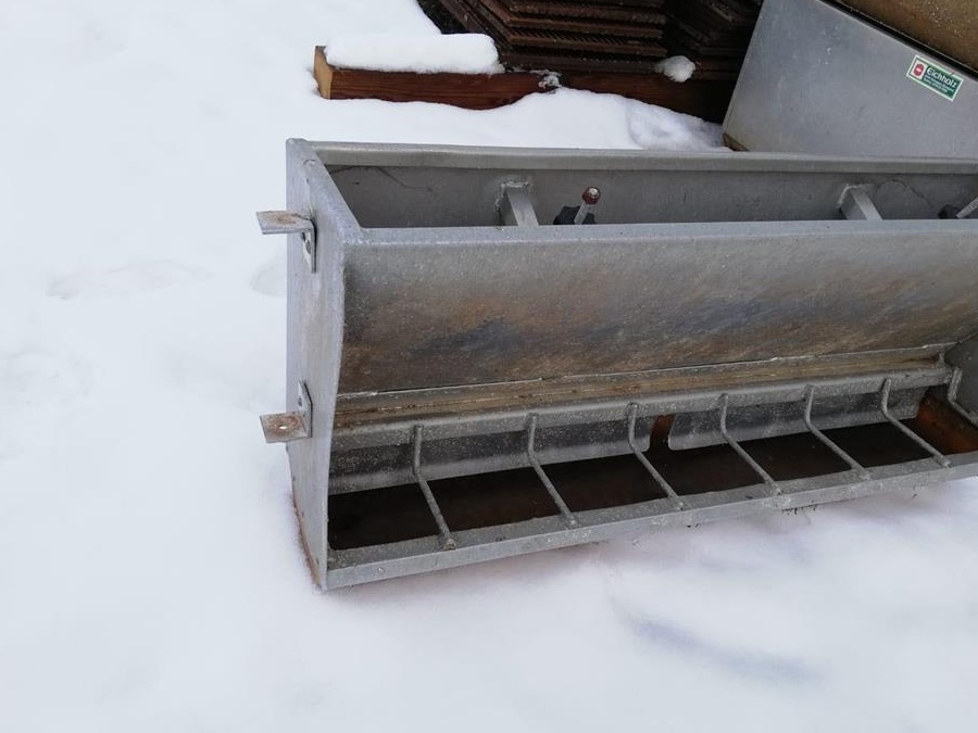 Hranitoare automata Eichholz pentru porci  7 posturi simultan