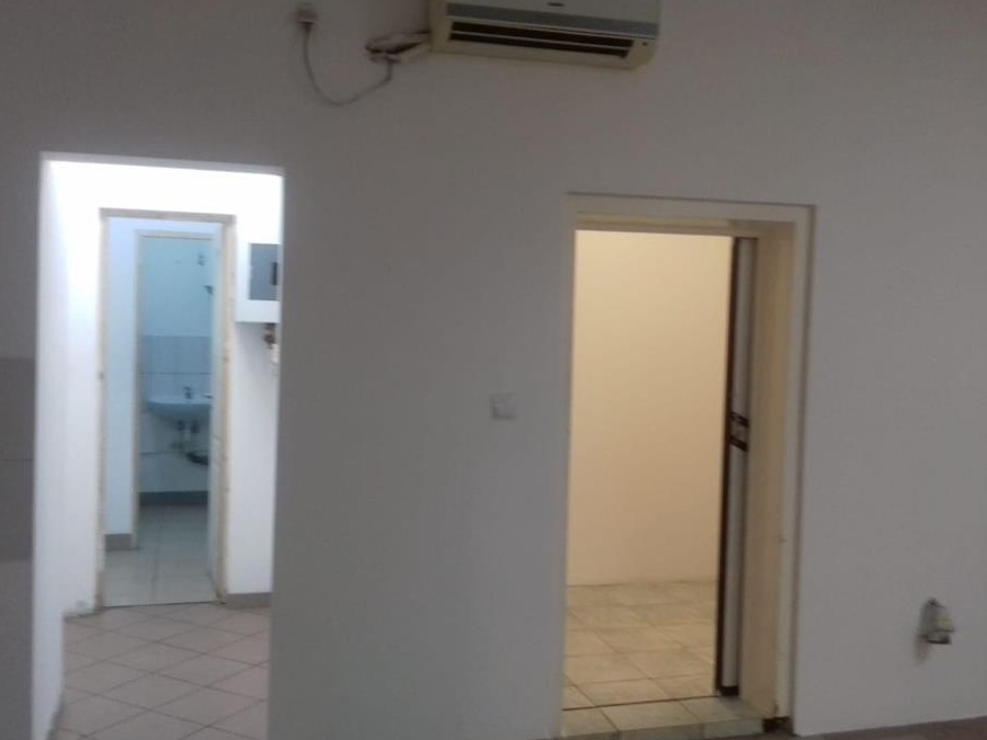 Iancului stradal, spatiu comercial 70 mp,vitrina 7 m