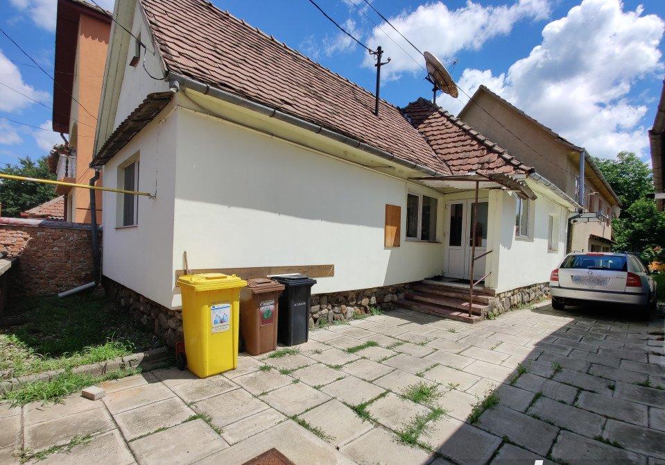 Imobil cu 8 camere in Lazaret pretabil locuinta sau investitie
