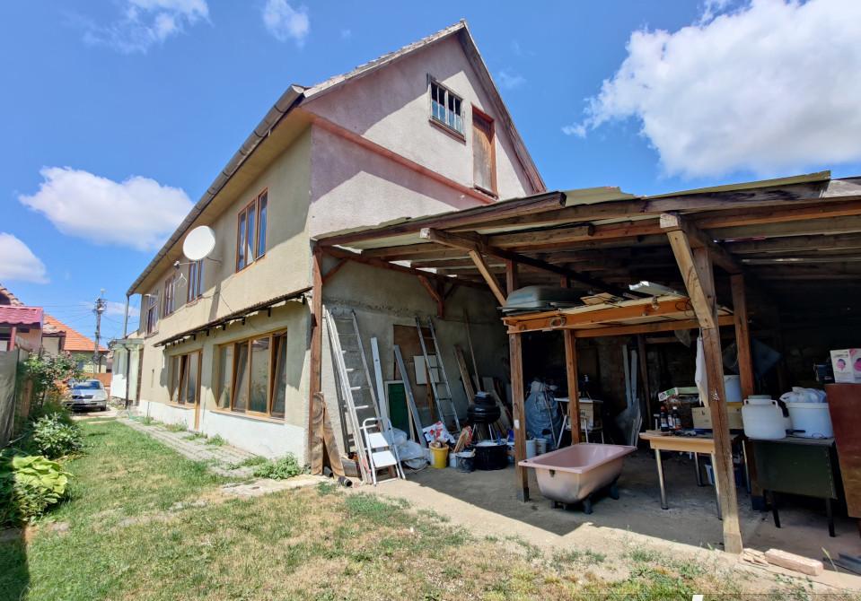 Imobil cu 8 camere in Lazaret pretabil locuinta sau investitie
