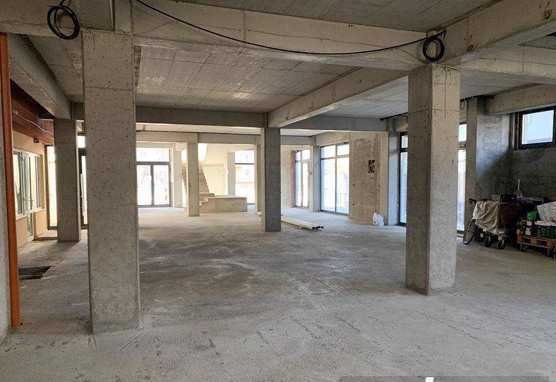 Imobil cu spatii comerciale ! Artera principala ! Comision 0% !