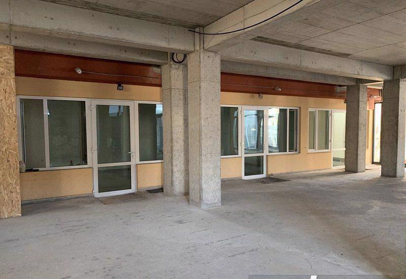Imobil cu spatii comerciale ! Artera principala ! Comision 0% !