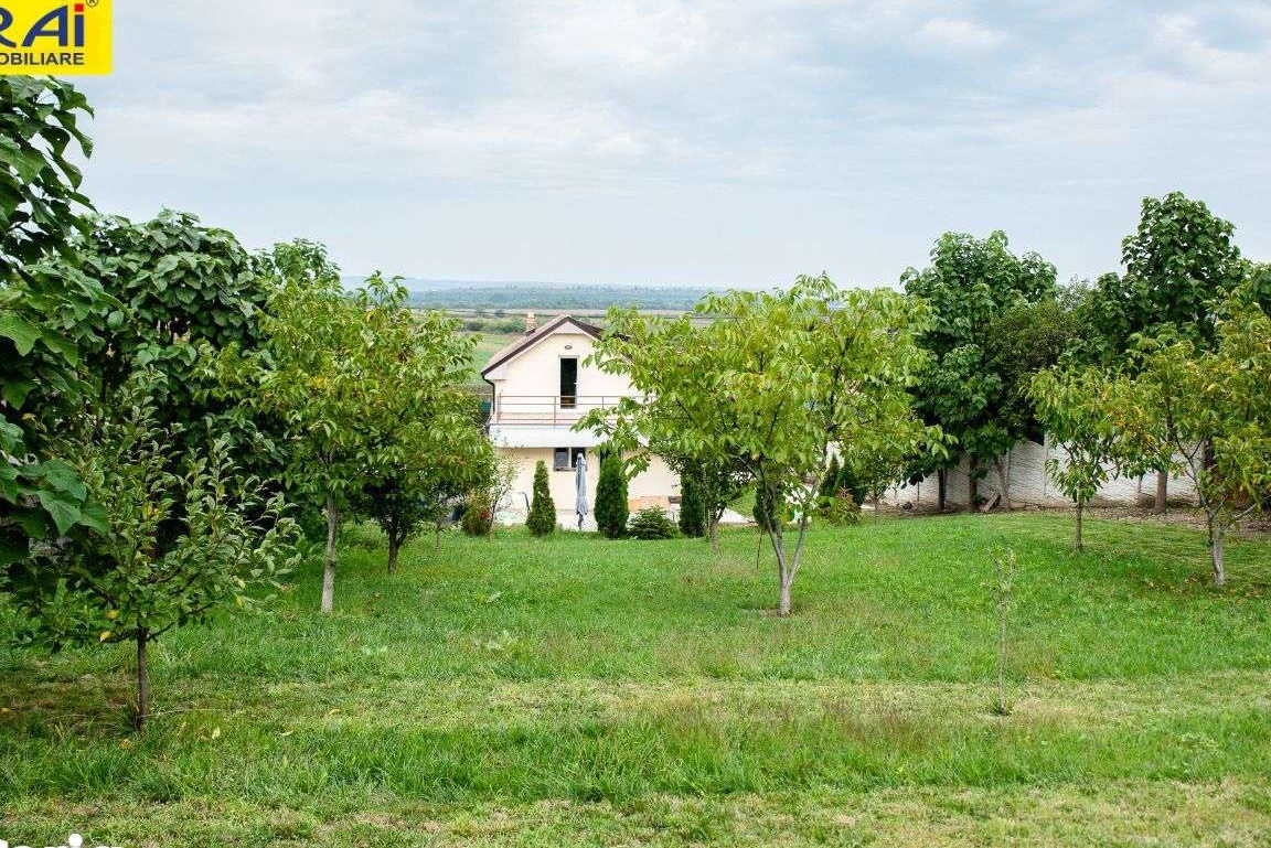 Imobil de vis!Casa+teren in suprafata de3300mp,la doar16 km de Craiova