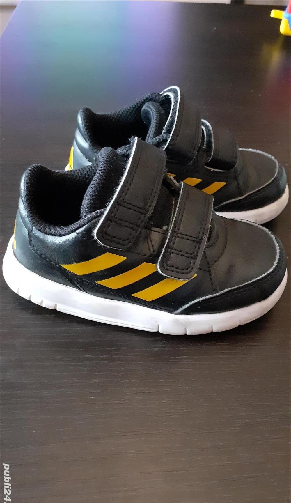 Încălțăminte Adidas mărimea 22