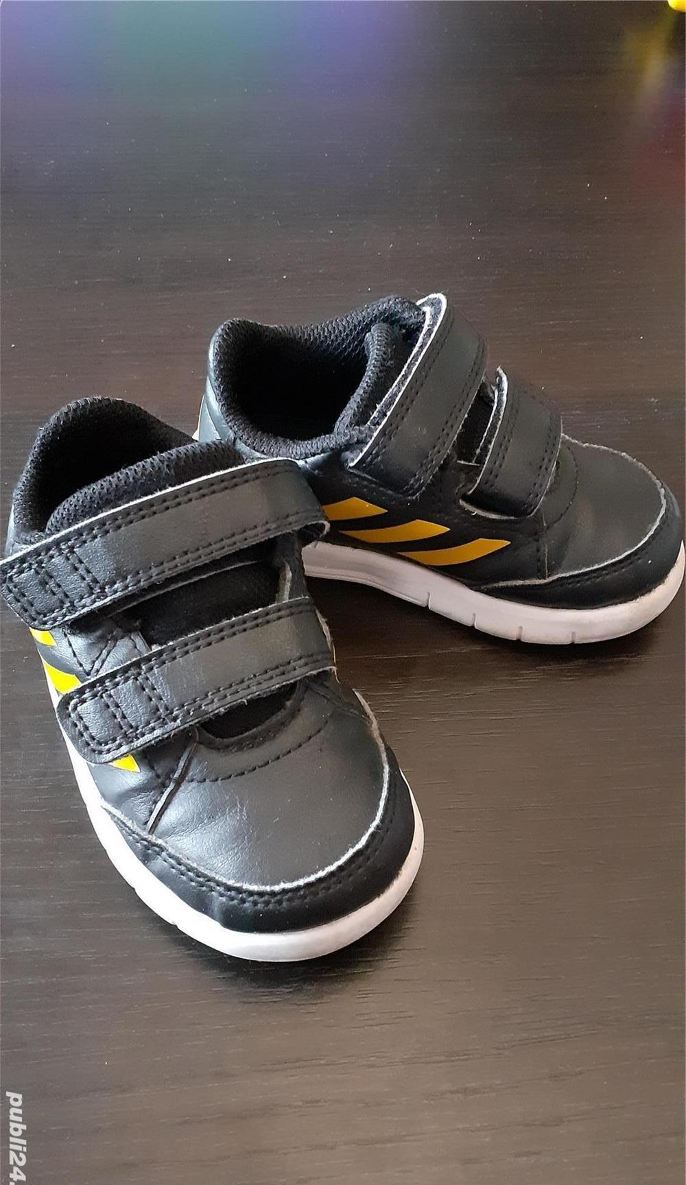 Încălțăminte Adidas mărimea 22