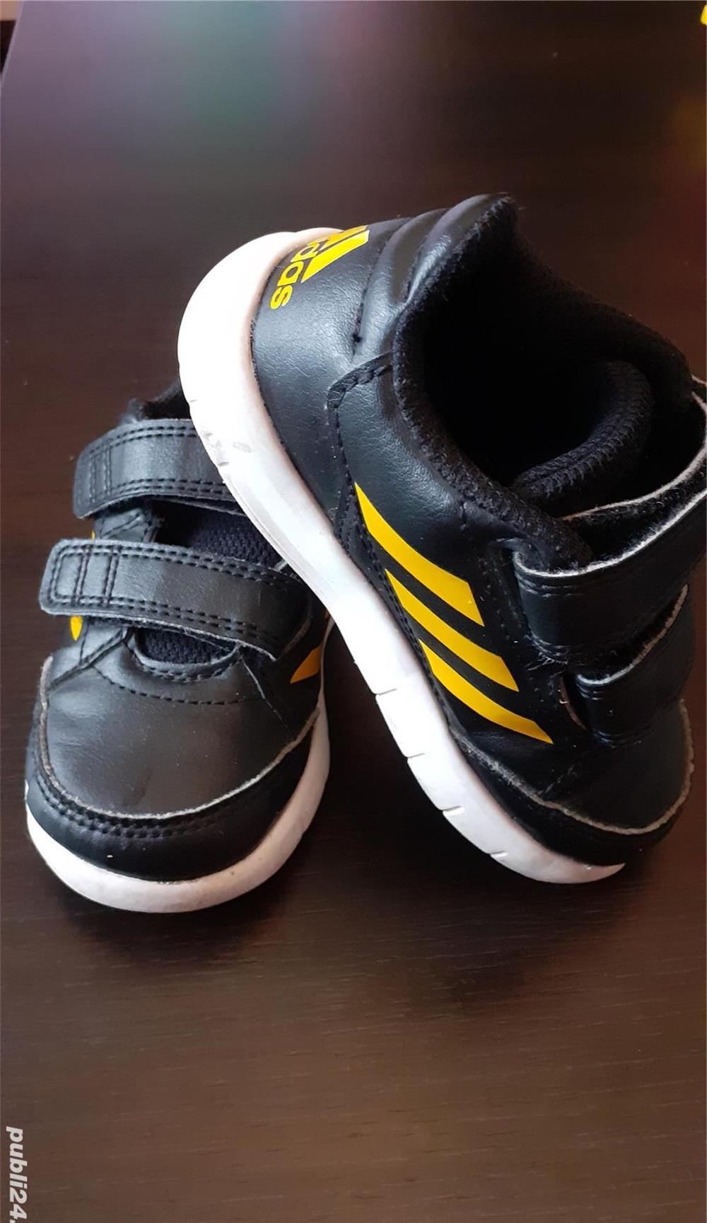 Încălțăminte Adidas mărimea 22