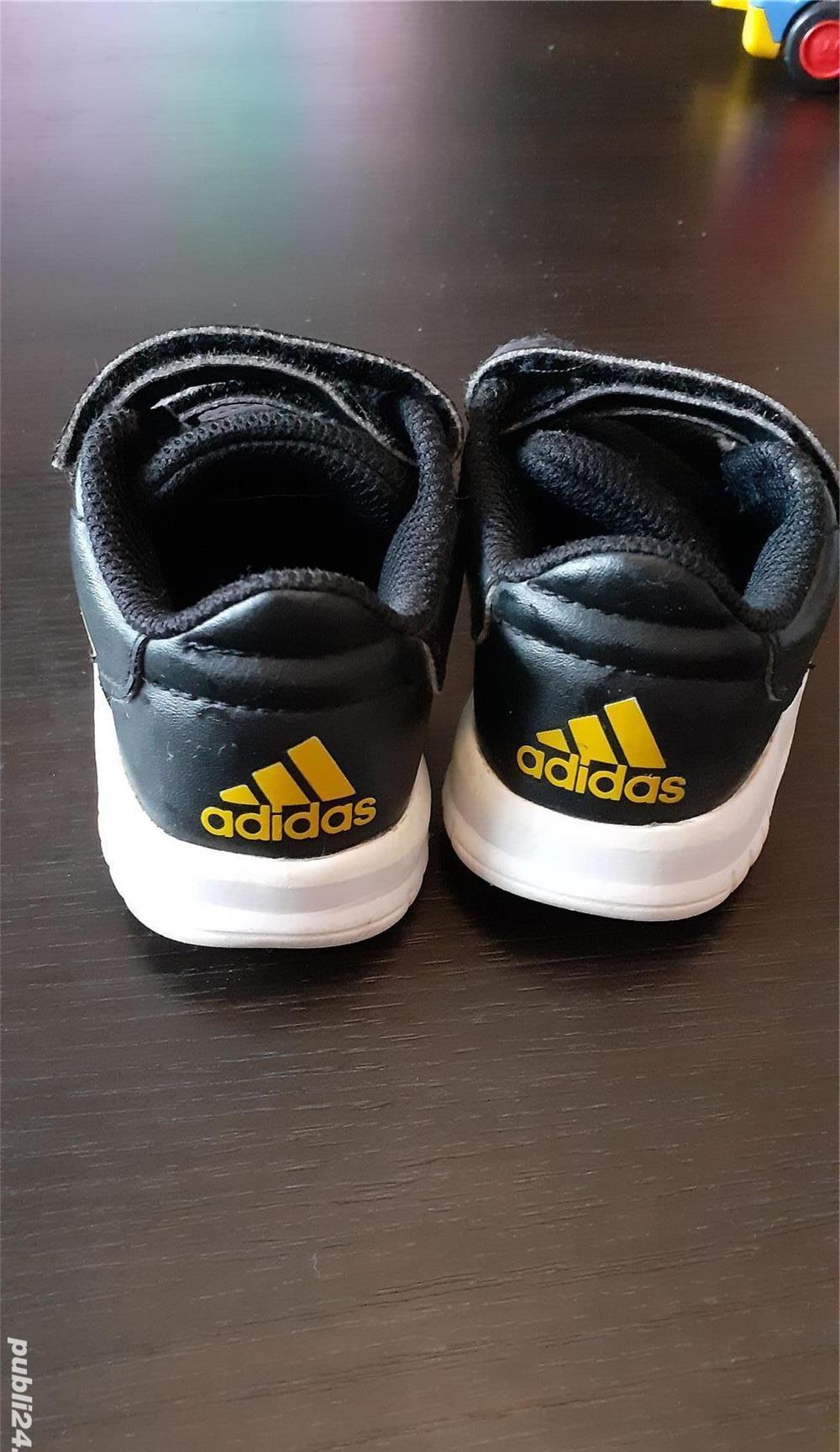 Încălțăminte Adidas mărimea 22