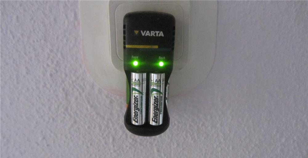 Incarcator  acumulatorii VARTA