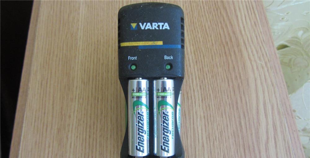 Incarcator  acumulatorii VARTA