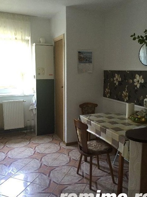 Inchiriem apartament 2 camere decomandate, etaj intermediar, pozitionat bine