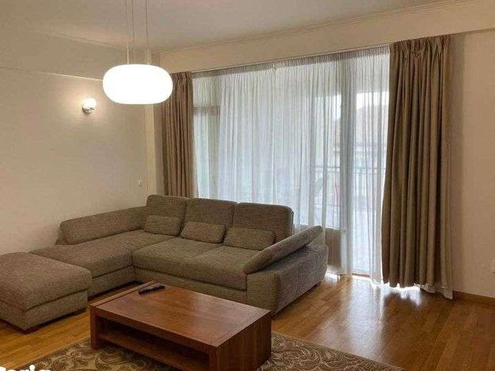 Inchiriem apartament de 3 camere - zona Strand - parcare