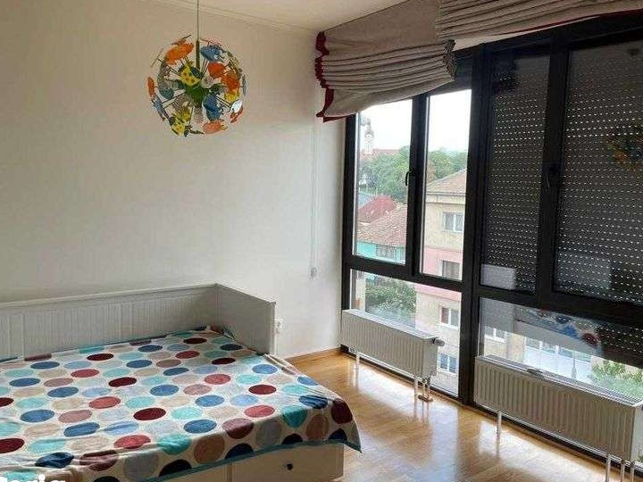 Inchiriem apartament de 3 camere - zona Strand - parcare