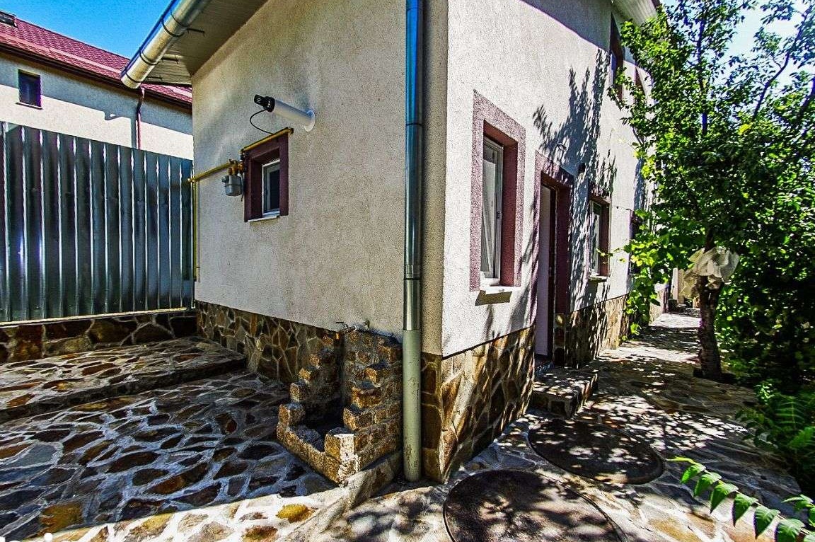 Inchiriem casa