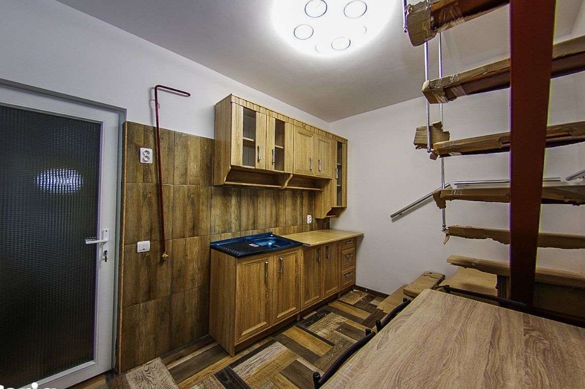 Inchiriem casa