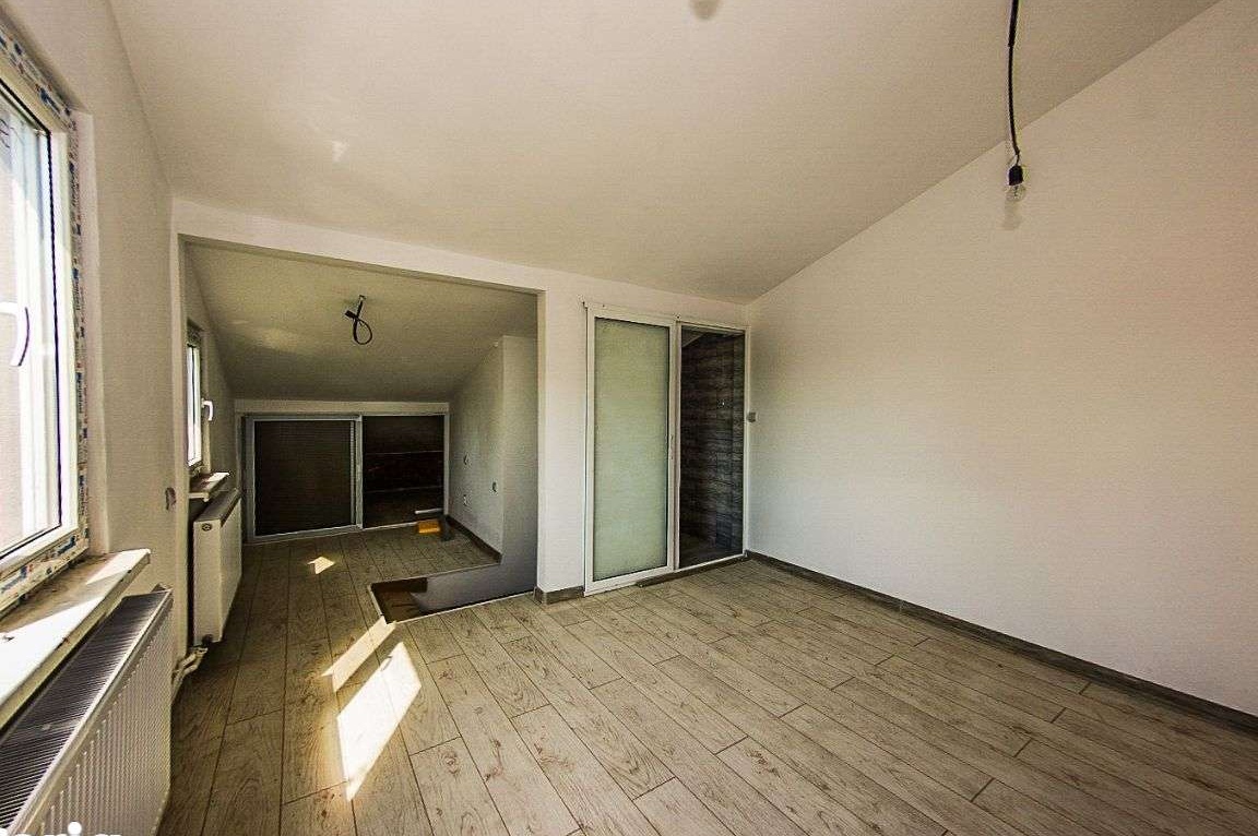 Inchiriem casa