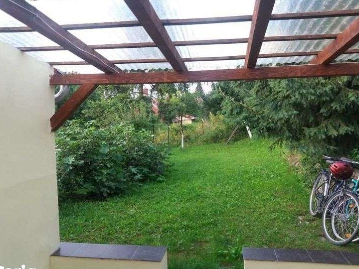 Inchiriem casa central cu curte mare